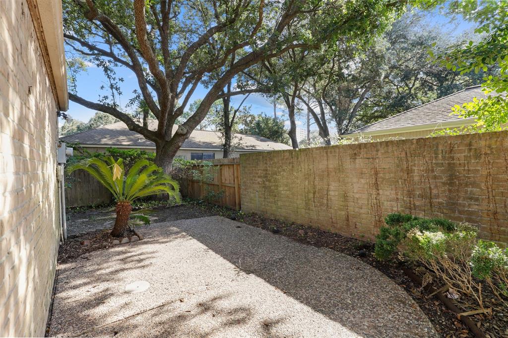 15714 1 Barkers Landing Road, Houston, Texas 77079, 3 Bedrooms Bedrooms, 10 Rooms Rooms,2 BathroomsBathrooms,Single-family,For Sale,Barkers Landing,10133863