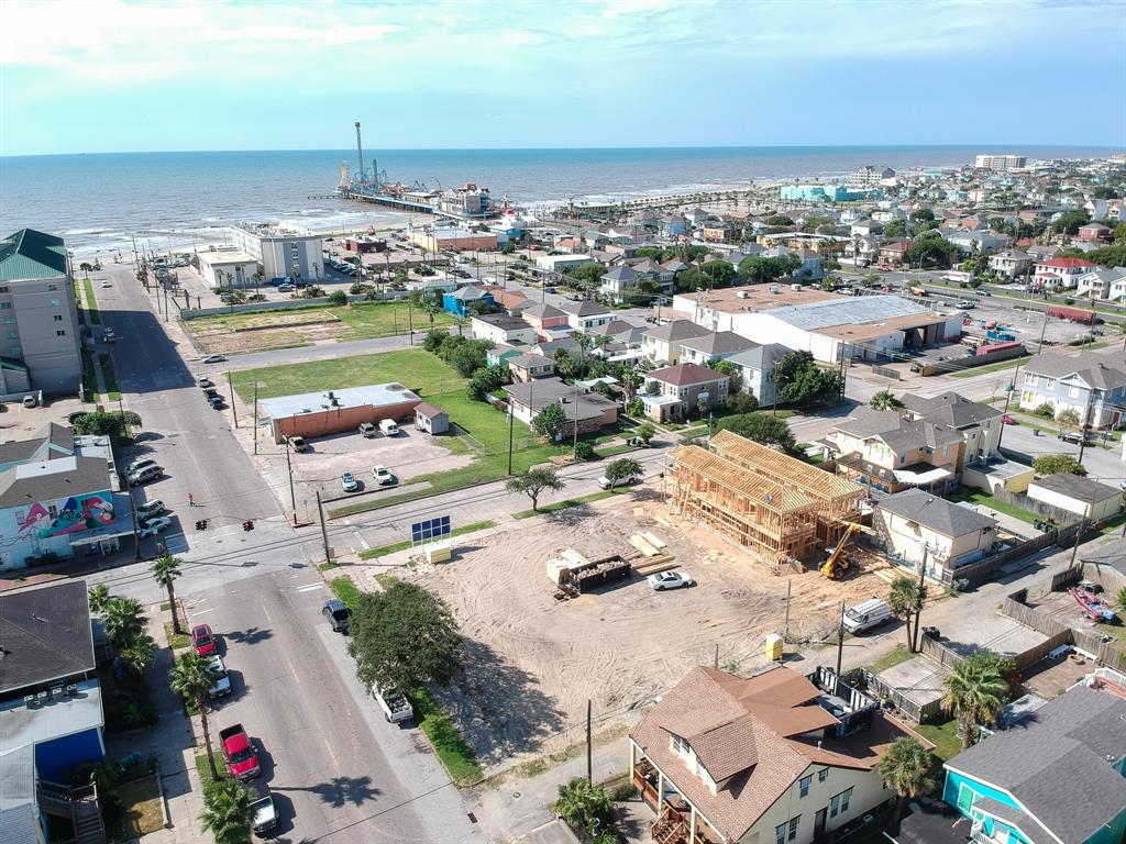 2314 2 Bernardo de Galvez Street, Galveston, Texas 77550, 3 Bedrooms Bedrooms, 8 Rooms Rooms,3 BathroomsBathrooms,Single-family,For Sale,Bernardo de Galvez,23753666