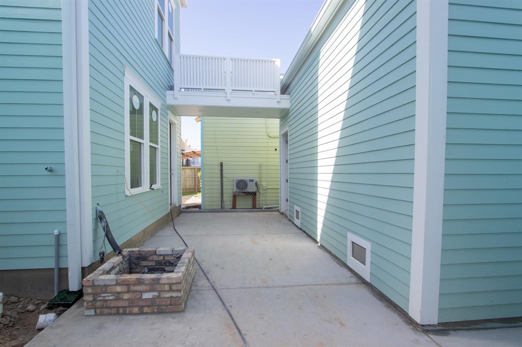 2314 2 Bernardo de Galvez Street, Galveston, Texas 77550, 3 Bedrooms Bedrooms, 8 Rooms Rooms,3 BathroomsBathrooms,Single-family,For Sale,Bernardo de Galvez,23753666