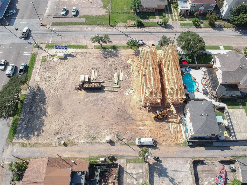 2314 2 Bernardo de Galvez Street, Galveston, Texas 77550, 3 Bedrooms Bedrooms, 8 Rooms Rooms,3 BathroomsBathrooms,Single-family,For Sale,Bernardo de Galvez,23753666