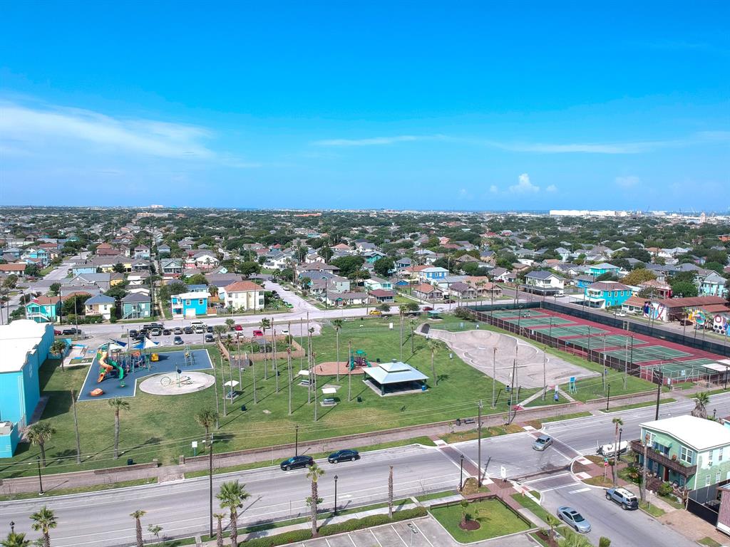 2314 2 Bernardo de Galvez Street, Galveston, Texas 77550, 3 Bedrooms Bedrooms, 8 Rooms Rooms,3 BathroomsBathrooms,Single-family,For Sale,Bernardo de Galvez,23753666