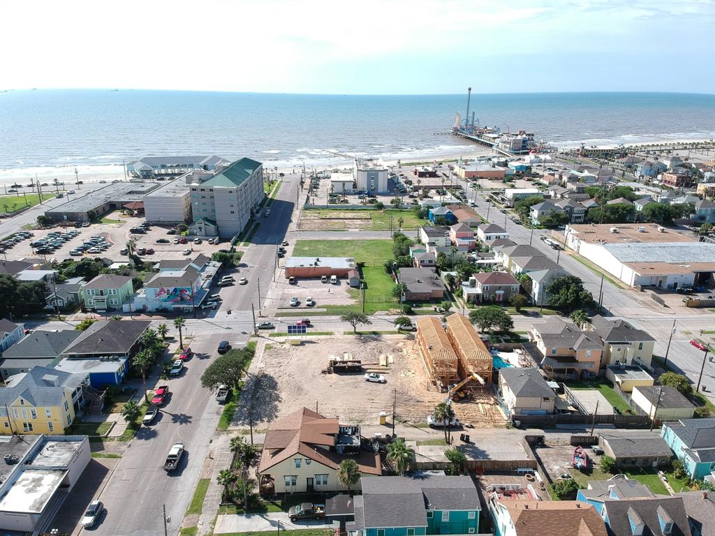 2314 2 Bernardo de Galvez Street, Galveston, Texas 77550, 3 Bedrooms Bedrooms, 8 Rooms Rooms,3 BathroomsBathrooms,Single-family,For Sale,Bernardo de Galvez,23753666