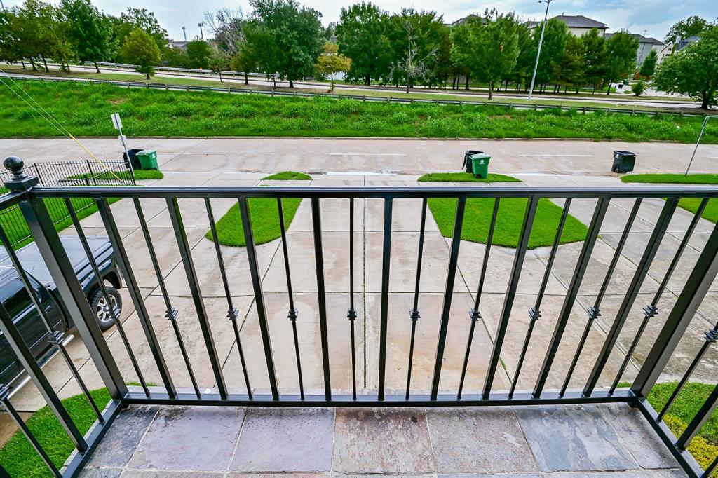 543 3 T C Jester Boulevard, Houston, Texas 77007, 4 Bedrooms Bedrooms, 5 Rooms Rooms,3 BathroomsBathrooms,Single-family,For Sale,T C Jester,56767167