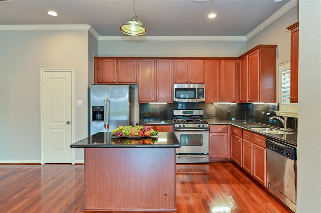543 3 T C Jester Boulevard, Houston, Texas 77007, 4 Bedrooms Bedrooms, 5 Rooms Rooms,3 BathroomsBathrooms,Single-family,For Sale,T C Jester,56767167