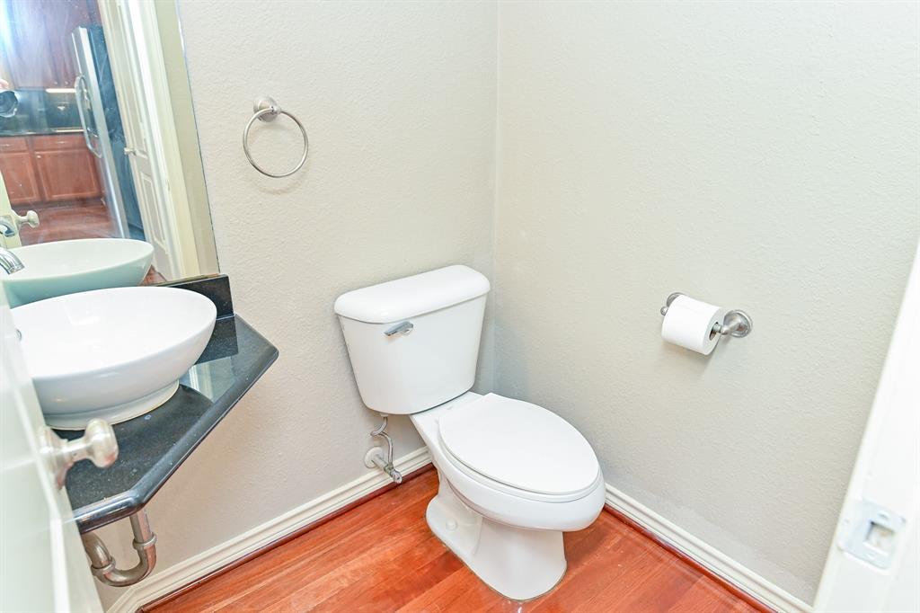 543 3 T C Jester Boulevard, Houston, Texas 77007, 4 Bedrooms Bedrooms, 5 Rooms Rooms,3 BathroomsBathrooms,Single-family,For Sale,T C Jester,56767167