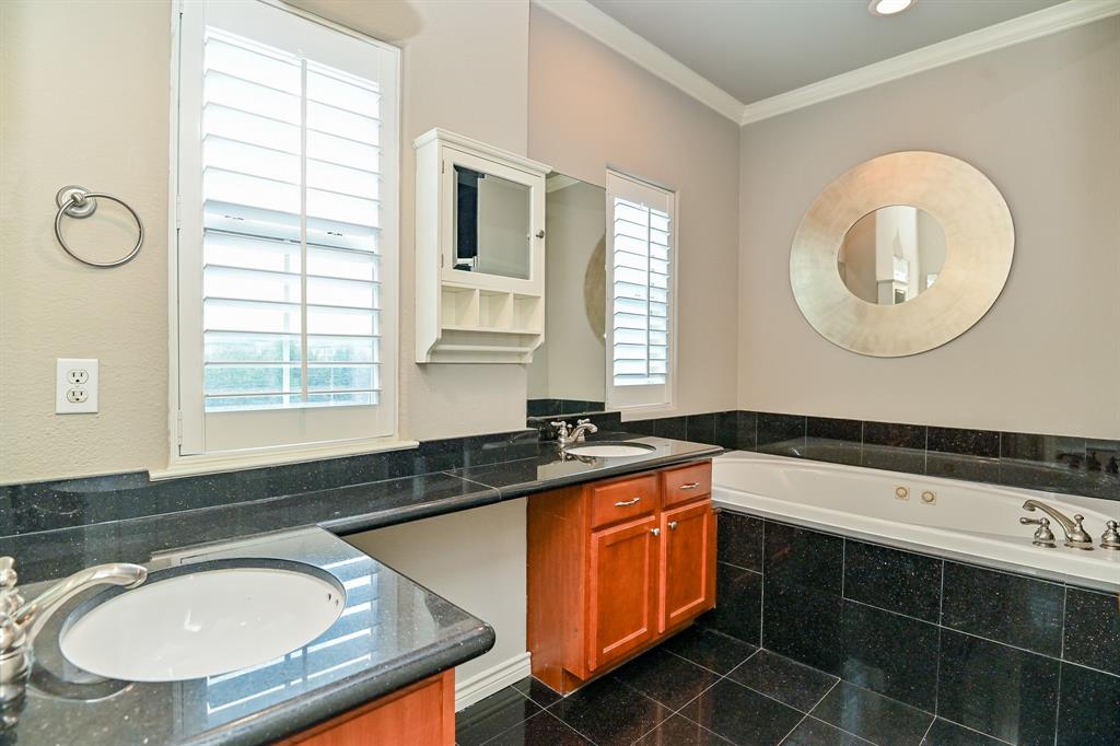 543 3 T C Jester Boulevard, Houston, Texas 77007, 4 Bedrooms Bedrooms, 5 Rooms Rooms,3 BathroomsBathrooms,Single-family,For Sale,T C Jester,56767167