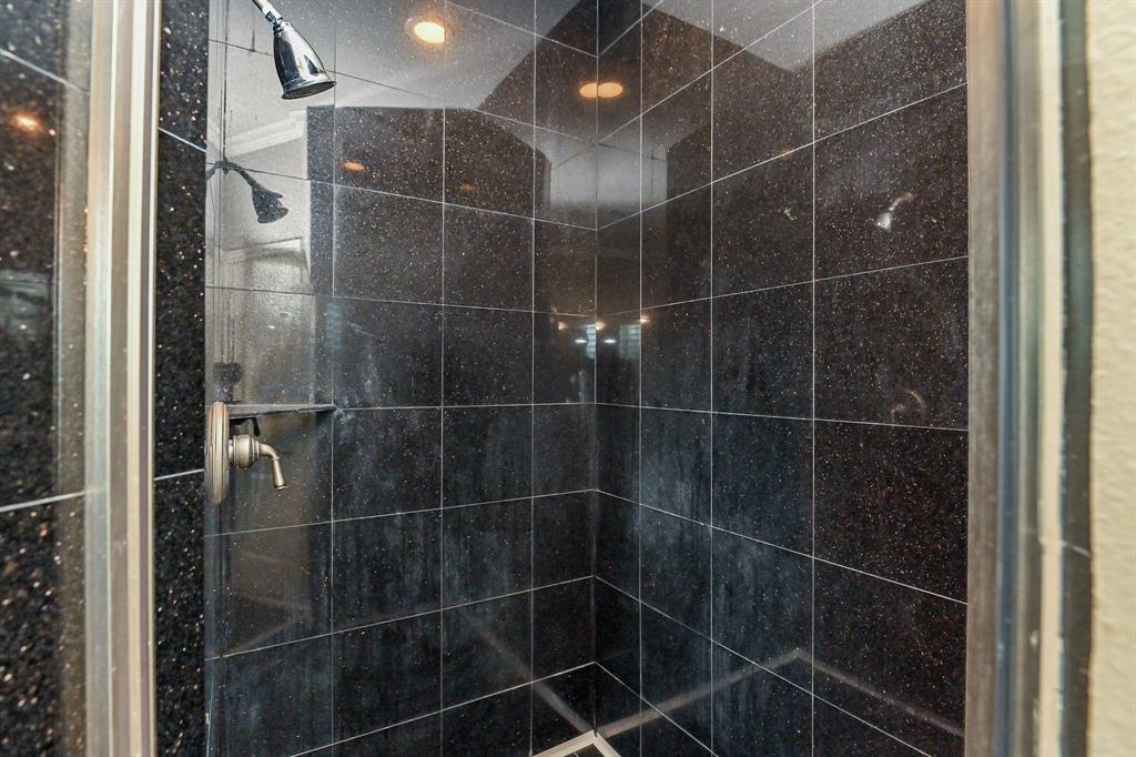 543 3 T C Jester Boulevard, Houston, Texas 77007, 4 Bedrooms Bedrooms, 5 Rooms Rooms,3 BathroomsBathrooms,Single-family,For Sale,T C Jester,56767167