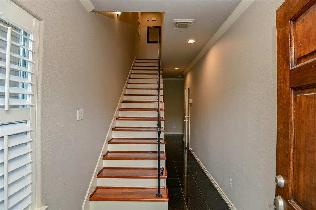 543 3 T C Jester Boulevard, Houston, Texas 77007, 4 Bedrooms Bedrooms, 5 Rooms Rooms,3 BathroomsBathrooms,Single-family,For Sale,T C Jester,56767167