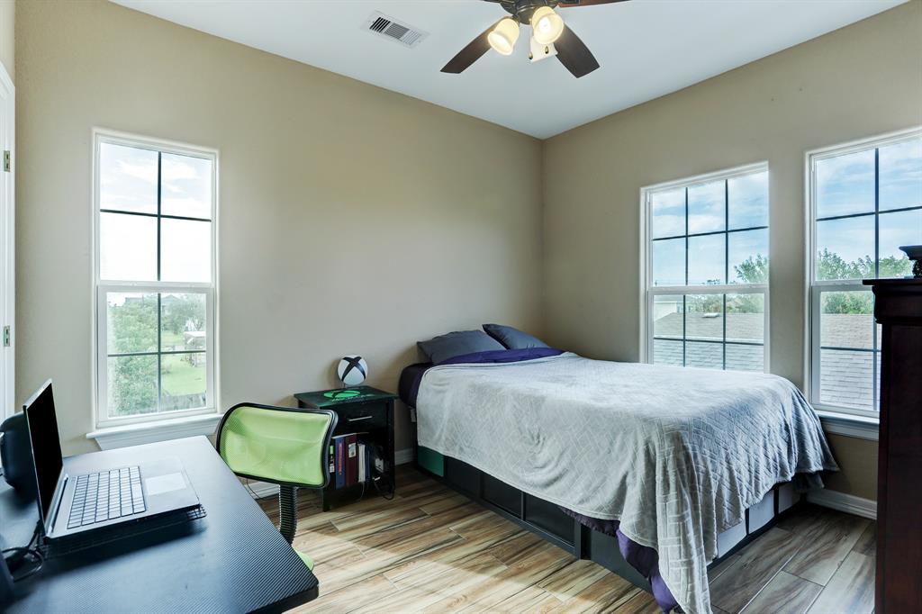 1026 2 21st Street, San Leon, Texas 77539, 3 Bedrooms Bedrooms, 5 Rooms Rooms,2 BathroomsBathrooms,Single-family,For Sale,21st,72500613