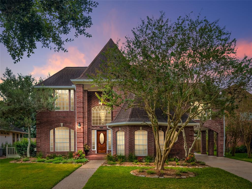 402 2 Lakeside Boulevard, Sugar Land, Texas 77478, 4 Bedrooms Bedrooms, 11 Rooms Rooms,3 BathroomsBathrooms,Single-family,For Sale,Lakeside,8410769