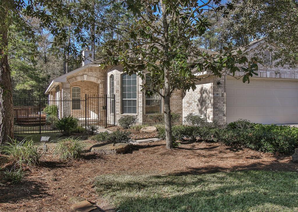 10 W Foxbriar Forest Circle The Woodlands, Texas Beautiful Immaculate Executive One Story! Easy Access to 1488 & I-45. 3 Bedrooms, 2 Bathrooms, 2 Car attached Garage. Great /kitchen with tons of Cabinets and Pantry for Storage and Breakfast Bar, Open to Family Room with Fireplace, and Breakfast/Dining Area. Both Formals ready for Entertaining your guests. Spacious Master Bedroom features Duel Sinks, Garden Tub, Separate Shower, and Walk-In Closet. Secondary Bedrooms are Nice Size Rooms. Private Study with Closet is located at Front of Home. Large Side Deck to Relax and Enjoy spending time in the Outdoors. Utility Room plus Extra Room with a Wall of Cabinets for Extra Storage, Wrought Iron Fencing in the Front Yard and Security Lighting. Atrium to Enjoy. Landscaped Yard. Refrigerator, Washing Machine, Dryer, and Lawn Service are Furnished. Great Location close to Everything. Ex Large Garage has AC & Heat. Shows like a Model - you will not be disappointed! Hurry, this one will go fast.