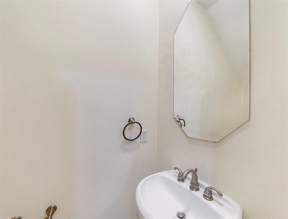 9110 3 Harbor Hills Drive, Houston, Texas 77054, 4 Bedrooms Bedrooms, 4 Rooms Rooms,3 BathroomsBathrooms,Single-family,For Sale,Harbor Hills,86643955