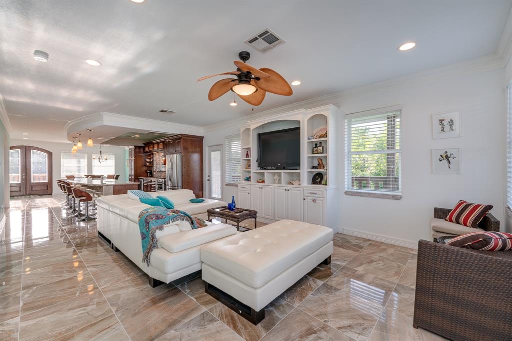 303 2 Youpon Drive, Seabrook, Texas 77586, 3 Bedrooms Bedrooms, 8 Rooms Rooms,3 BathroomsBathrooms,Single-family,For Sale,Youpon,61440048