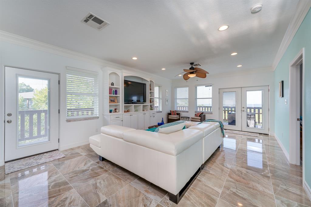 303 2 Youpon Drive, Seabrook, Texas 77586, 3 Bedrooms Bedrooms, 8 Rooms Rooms,3 BathroomsBathrooms,Single-family,For Sale,Youpon,61440048