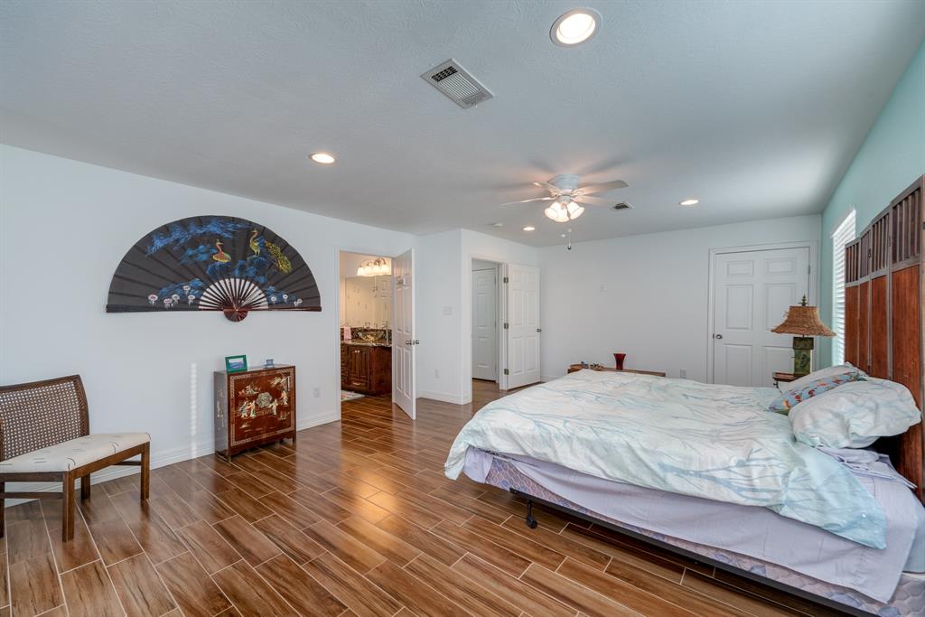 303 2 Youpon Drive, Seabrook, Texas 77586, 3 Bedrooms Bedrooms, 8 Rooms Rooms,3 BathroomsBathrooms,Single-family,For Sale,Youpon,61440048