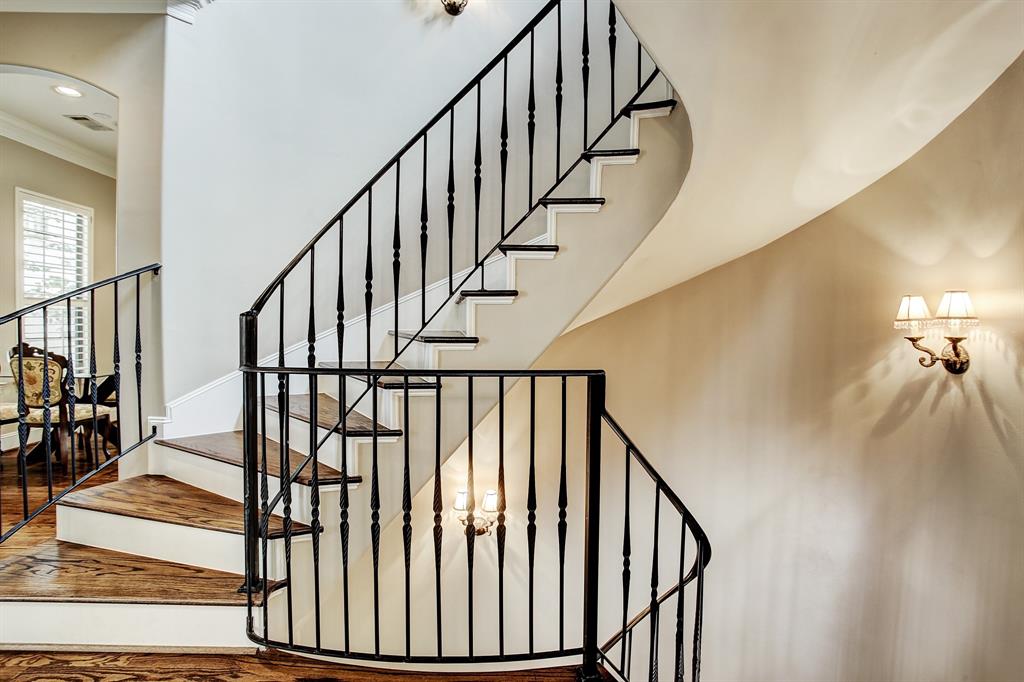 1914 3 Bell Street, Houston, Texas 77019, 3 Bedrooms Bedrooms, 6 Rooms Rooms,3 BathroomsBathrooms,Single-family,For Sale,Bell,79626078