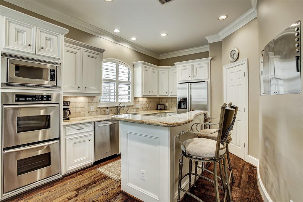 1914 3 Bell Street, Houston, Texas 77019, 3 Bedrooms Bedrooms, 6 Rooms Rooms,3 BathroomsBathrooms,Single-family,For Sale,Bell,79626078