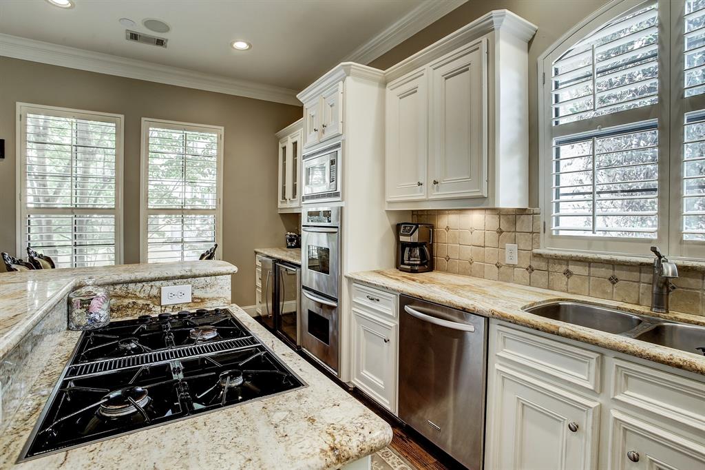 1914 3 Bell Street, Houston, Texas 77019, 3 Bedrooms Bedrooms, 6 Rooms Rooms,3 BathroomsBathrooms,Single-family,For Sale,Bell,79626078