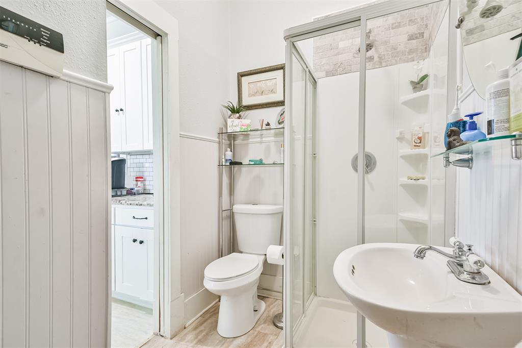 3318 2 Avenue L, Galveston, Texas 77550, 4 Bedrooms Bedrooms, 7 Rooms Rooms,2 BathroomsBathrooms,Single-family,For Sale,Avenue L,63248338