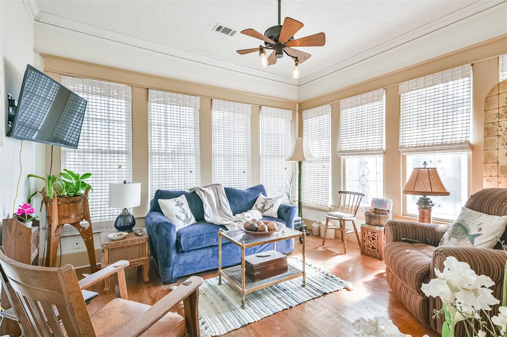 3318 2 Avenue L, Galveston, Texas 77550, 4 Bedrooms Bedrooms, 7 Rooms Rooms,2 BathroomsBathrooms,Single-family,For Sale,Avenue L,63248338