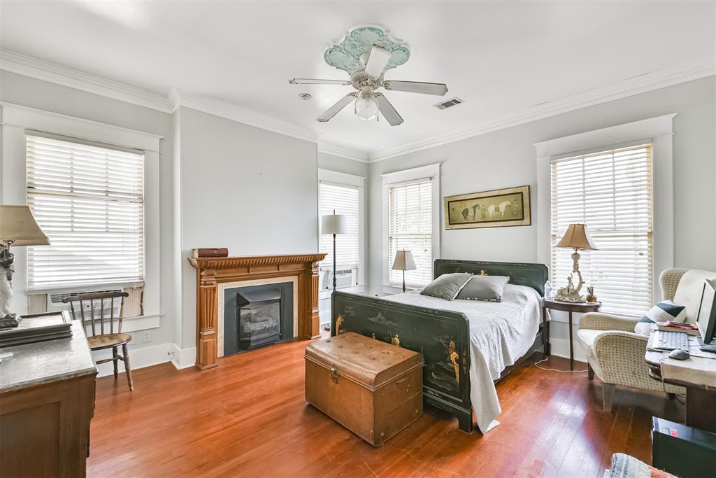 3318 2 Avenue L, Galveston, Texas 77550, 4 Bedrooms Bedrooms, 7 Rooms Rooms,2 BathroomsBathrooms,Single-family,For Sale,Avenue L,63248338