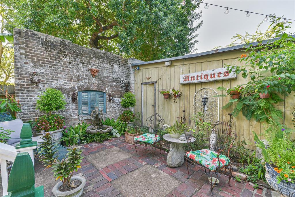 3318 2 Avenue L, Galveston, Texas 77550, 4 Bedrooms Bedrooms, 7 Rooms Rooms,2 BathroomsBathrooms,Single-family,For Sale,Avenue L,63248338