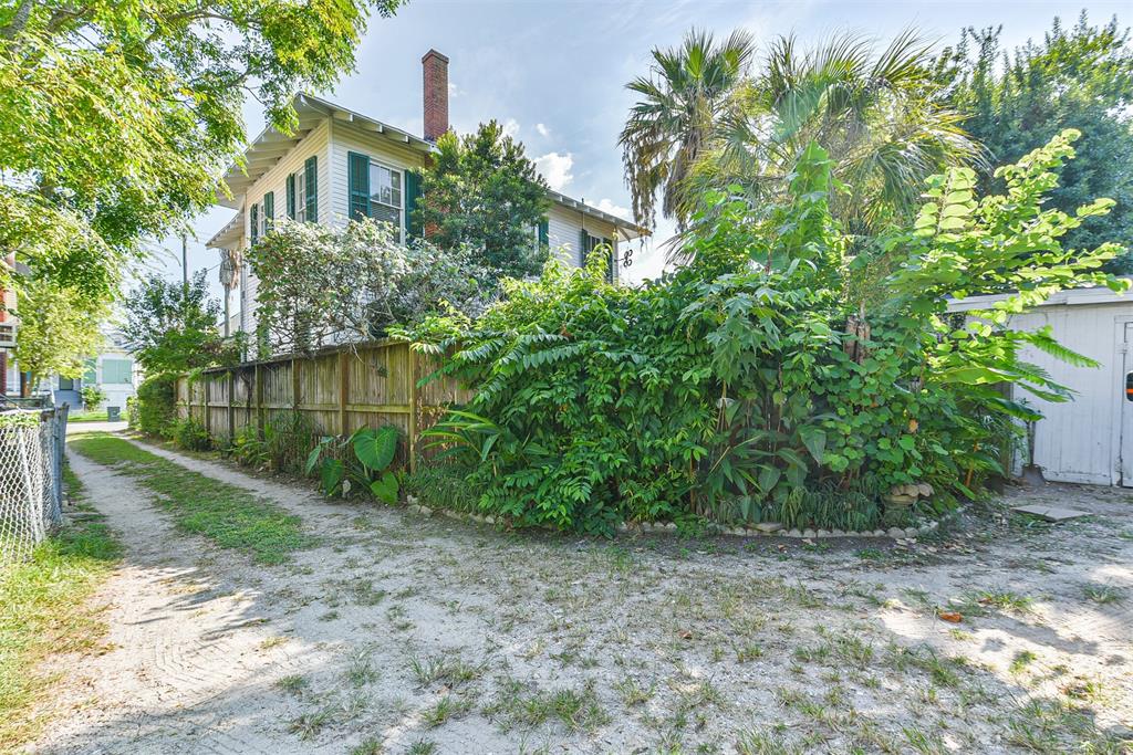 3318 2 Avenue L, Galveston, Texas 77550, 4 Bedrooms Bedrooms, 7 Rooms Rooms,2 BathroomsBathrooms,Single-family,For Sale,Avenue L,63248338