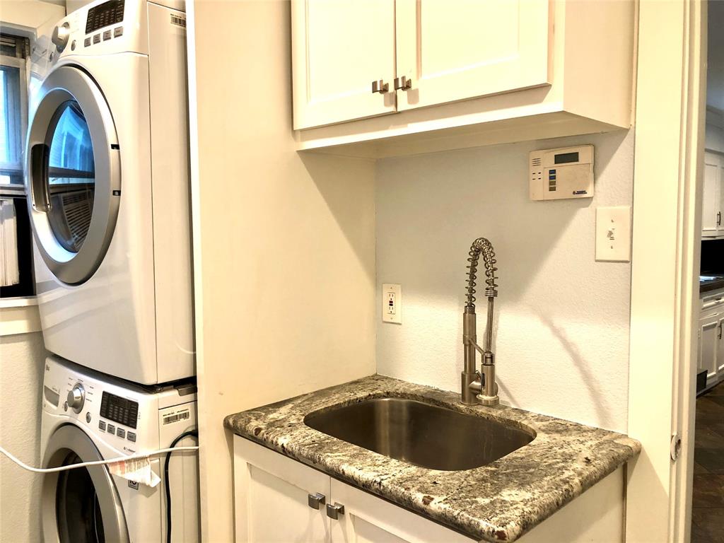 5607 1 Edith Street, Houston, Texas 77081, 3 Bedrooms Bedrooms, 8 Rooms Rooms,2 BathroomsBathrooms,Single-family,For Sale,Edith,88594489