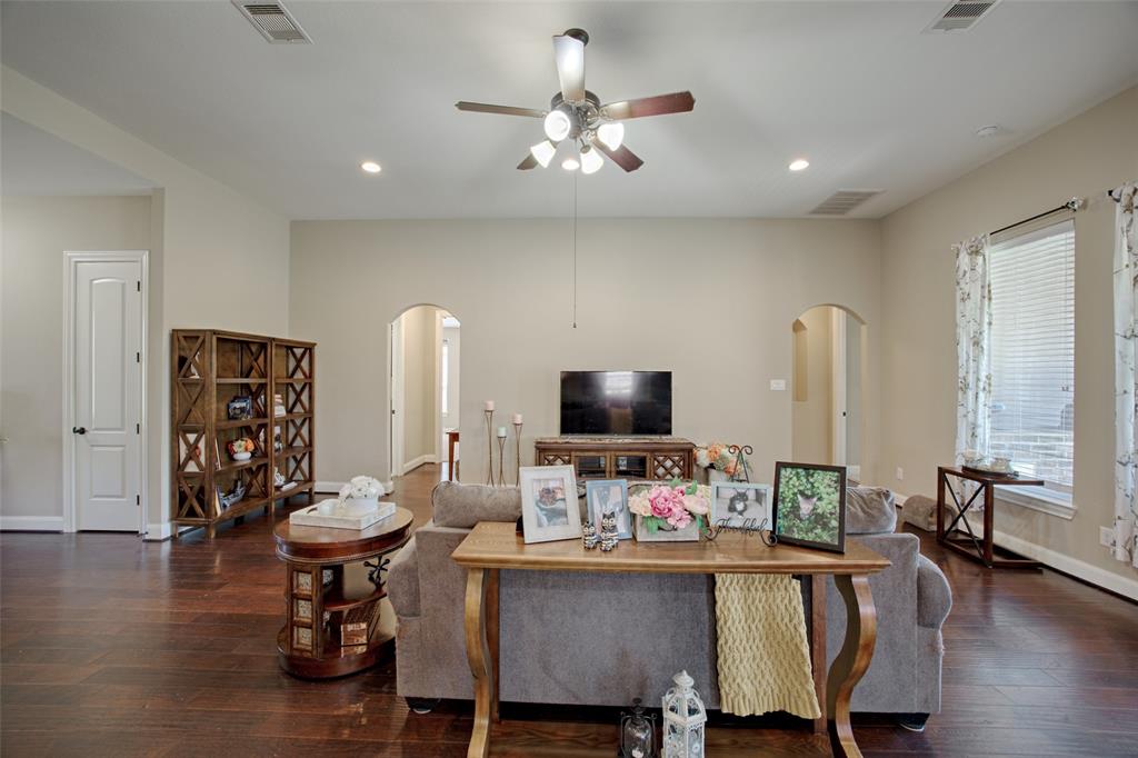 9007 1 Harley Claire Street, Conroe, Texas 77304, 4 Bedrooms Bedrooms, 8 Rooms Rooms,2 BathroomsBathrooms,Single-family,For Sale,Harley Claire,72599883