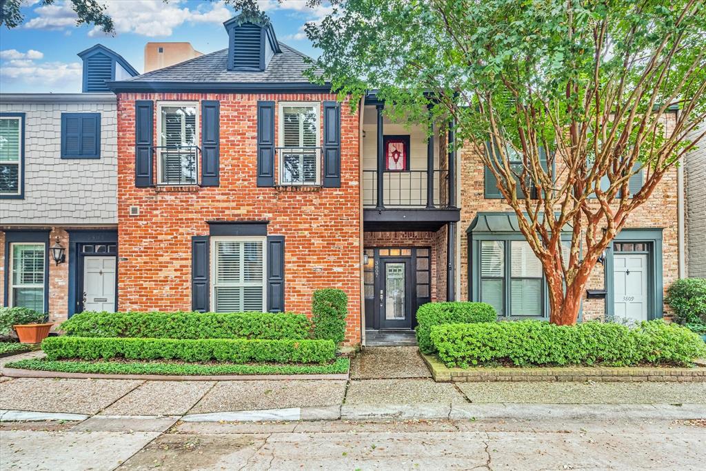 3807 2 Wakeforest Street, Houston, Texas 77098, 3 Bedrooms Bedrooms, 6 Rooms Rooms,3 BathroomsBathrooms,Townhouse/condo,For Sale,Wakeforest,90078744