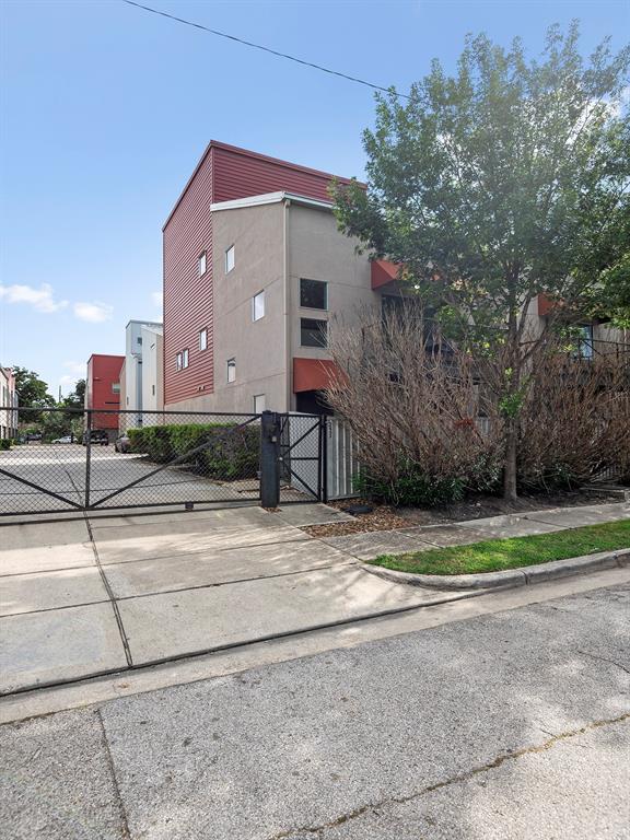 2453 3 Wentworth Street, Houston, Texas 77004, 2 Bedrooms Bedrooms, 4 Rooms Rooms,2 BathroomsBathrooms,Townhouse/condo,For Sale,Wentworth,15237398