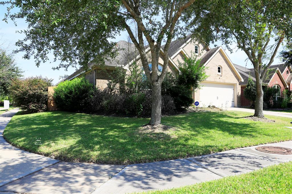 10303 1 Belvamera Road, Richmond, Texas 77407, 4 Bedrooms Bedrooms, 8 Rooms Rooms,3 BathroomsBathrooms,Single-family,For Sale,Belvamera,96463891