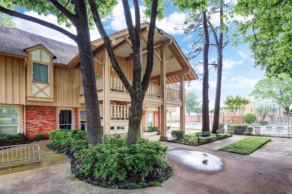 12610 2 Huntingwick Drive, Houston, Texas 77024, 3 Bedrooms Bedrooms, 7 Rooms Rooms,2 BathroomsBathrooms,Townhouse/condo,For Sale,Huntingwick,55500300