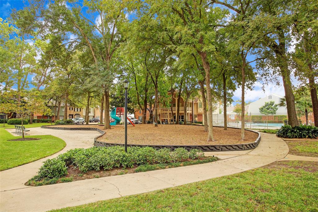 12610 2 Huntingwick Drive, Houston, Texas 77024, 3 Bedrooms Bedrooms, 7 Rooms Rooms,2 BathroomsBathrooms,Townhouse/condo,For Sale,Huntingwick,55500300