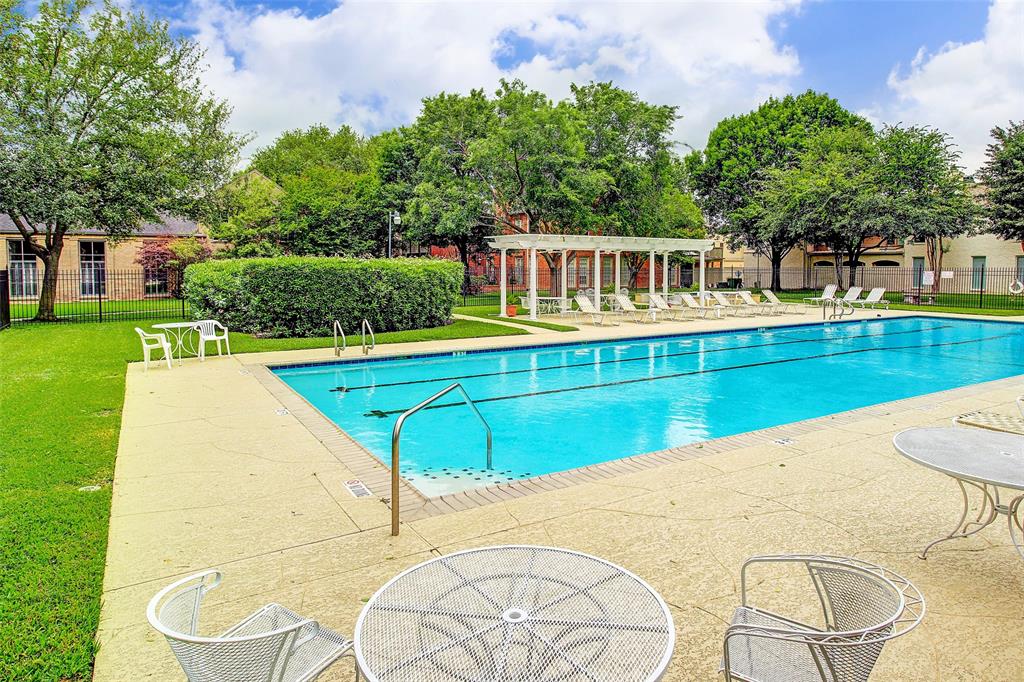 2213 2 Fulham Court, Houston, Texas 77063, 3 Bedrooms Bedrooms, 9 Rooms Rooms,2 BathroomsBathrooms,Townhouse/condo,For Sale,Fulham,20189755