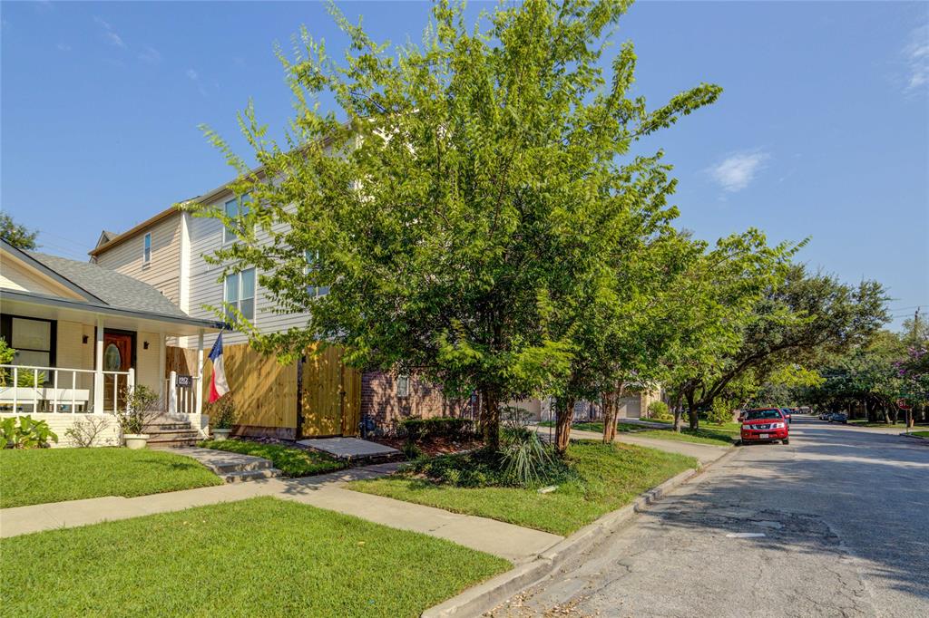 1910 3 Huldy Street, Houston, Texas 77019, 3 Bedrooms Bedrooms, 6 Rooms Rooms,3 BathroomsBathrooms,Townhouse/condo,For Sale,Huldy,24940694