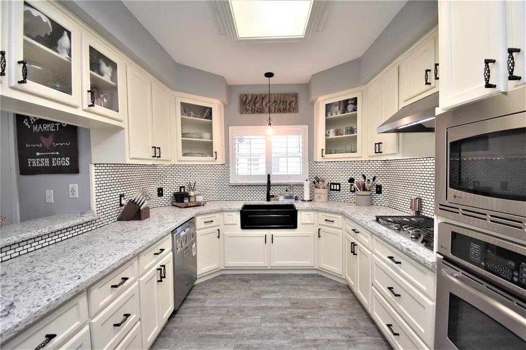 718 1 Olde Oaks Drive, Dickinson, Texas 77539, 3 Bedrooms Bedrooms, 9 Rooms Rooms,2 BathroomsBathrooms,Single-family,For Sale,Olde Oaks,69400326