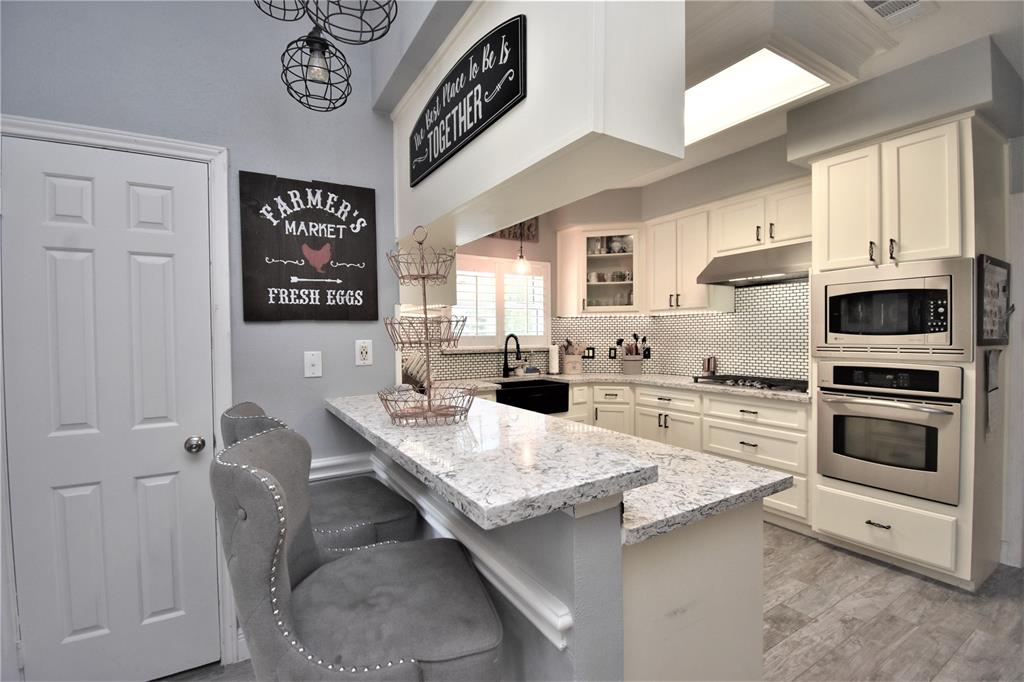 718 1 Olde Oaks Drive, Dickinson, Texas 77539, 3 Bedrooms Bedrooms, 9 Rooms Rooms,2 BathroomsBathrooms,Single-family,For Sale,Olde Oaks,69400326
