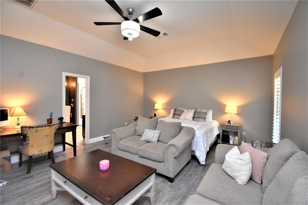 718 1 Olde Oaks Drive, Dickinson, Texas 77539, 3 Bedrooms Bedrooms, 9 Rooms Rooms,2 BathroomsBathrooms,Single-family,For Sale,Olde Oaks,69400326