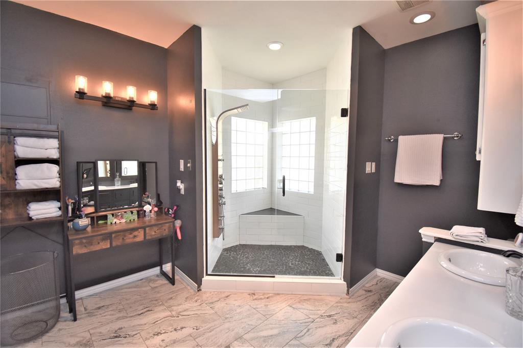 718 1 Olde Oaks Drive, Dickinson, Texas 77539, 3 Bedrooms Bedrooms, 9 Rooms Rooms,2 BathroomsBathrooms,Single-family,For Sale,Olde Oaks,69400326