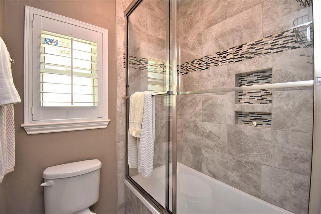 718 1 Olde Oaks Drive, Dickinson, Texas 77539, 3 Bedrooms Bedrooms, 9 Rooms Rooms,2 BathroomsBathrooms,Single-family,For Sale,Olde Oaks,69400326