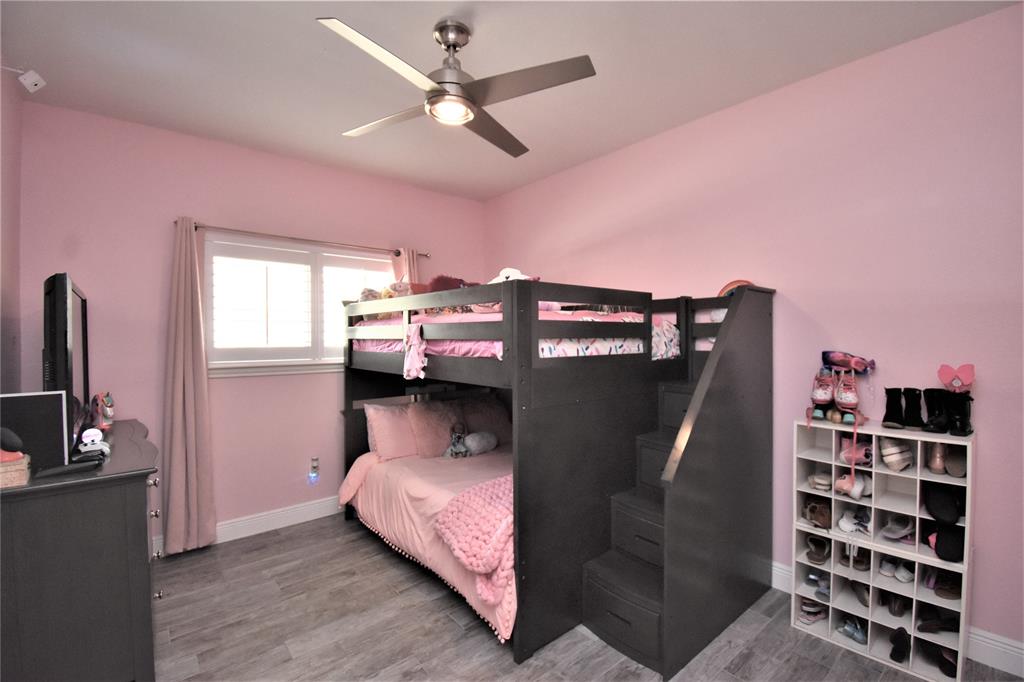718 1 Olde Oaks Drive, Dickinson, Texas 77539, 3 Bedrooms Bedrooms, 9 Rooms Rooms,2 BathroomsBathrooms,Single-family,For Sale,Olde Oaks,69400326