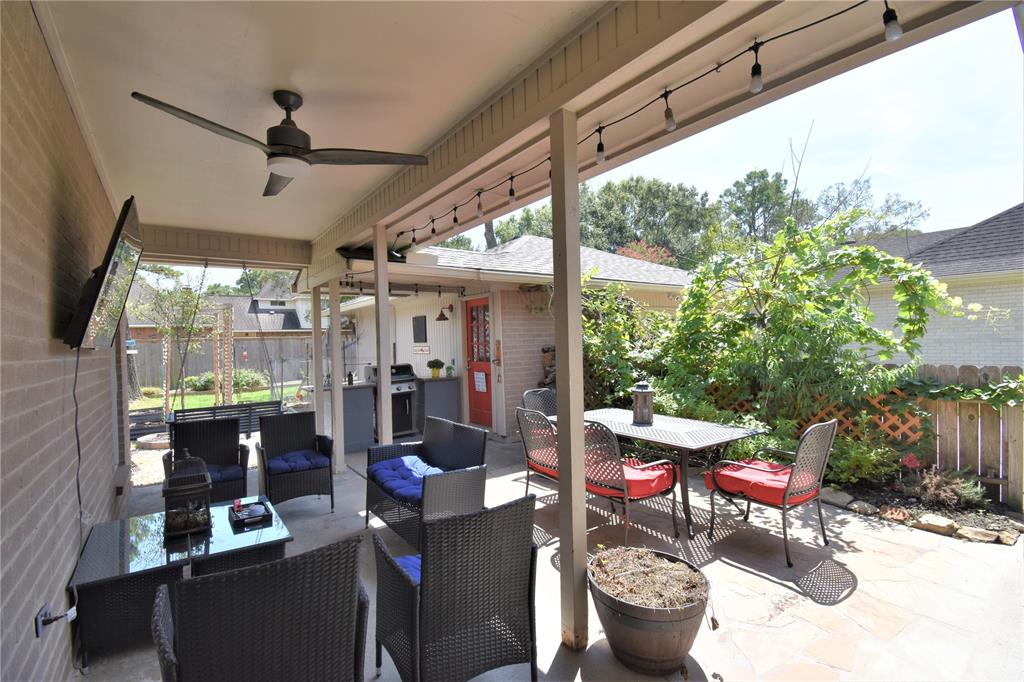 718 1 Olde Oaks Drive, Dickinson, Texas 77539, 3 Bedrooms Bedrooms, 9 Rooms Rooms,2 BathroomsBathrooms,Single-family,For Sale,Olde Oaks,69400326