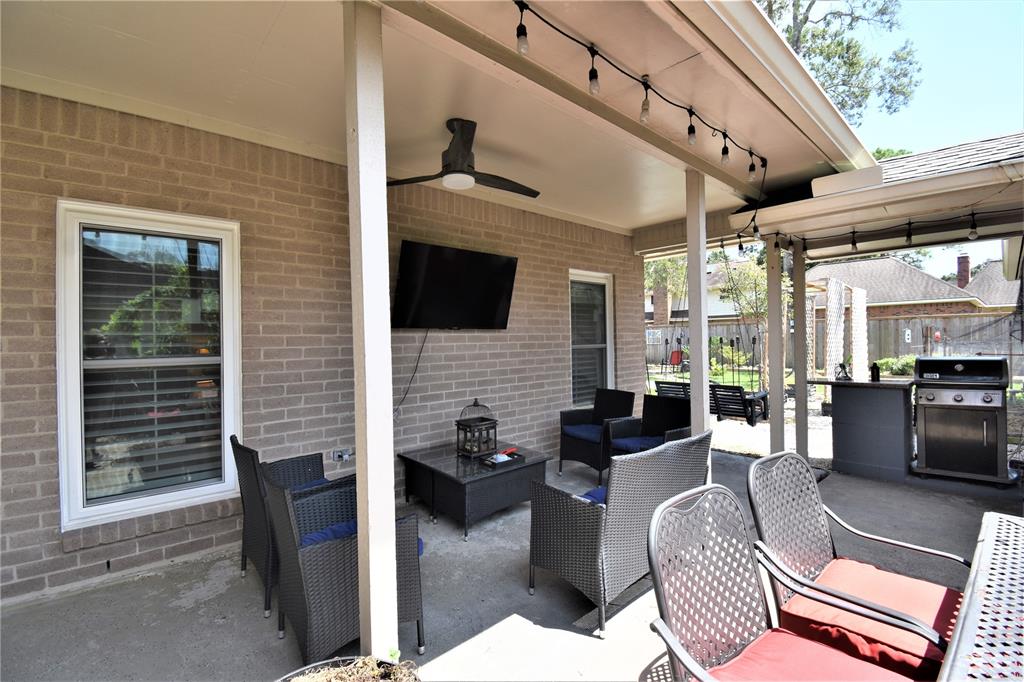 718 1 Olde Oaks Drive, Dickinson, Texas 77539, 3 Bedrooms Bedrooms, 9 Rooms Rooms,2 BathroomsBathrooms,Single-family,For Sale,Olde Oaks,69400326