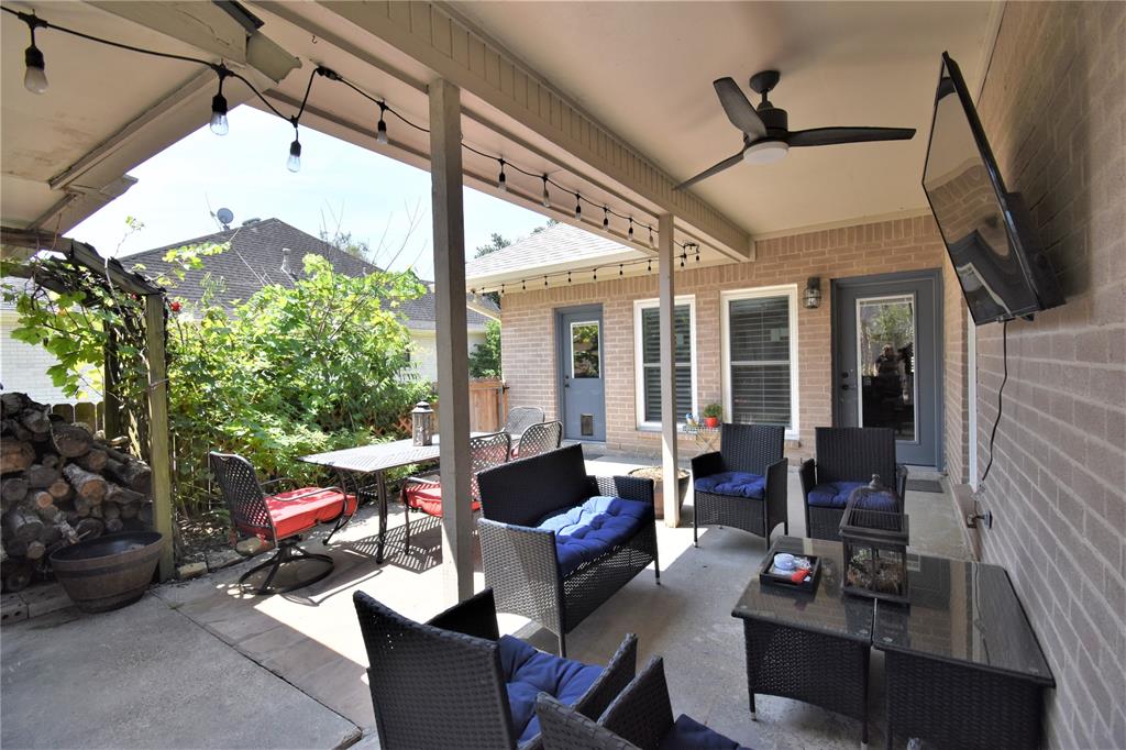 718 1 Olde Oaks Drive, Dickinson, Texas 77539, 3 Bedrooms Bedrooms, 9 Rooms Rooms,2 BathroomsBathrooms,Single-family,For Sale,Olde Oaks,69400326