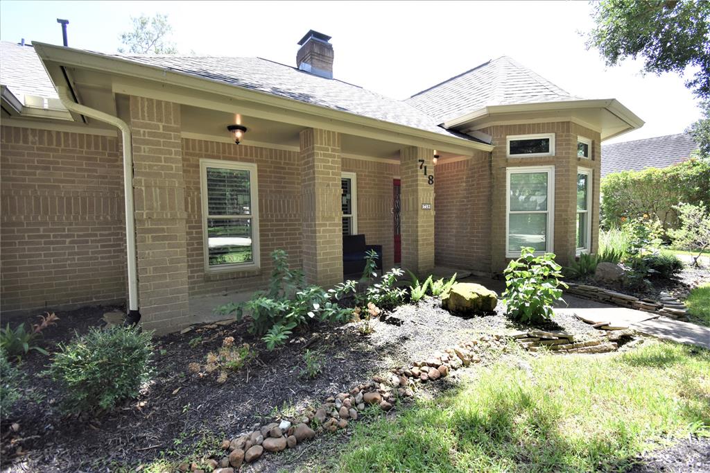 718 1 Olde Oaks Drive, Dickinson, Texas 77539, 3 Bedrooms Bedrooms, 9 Rooms Rooms,2 BathroomsBathrooms,Single-family,For Sale,Olde Oaks,69400326