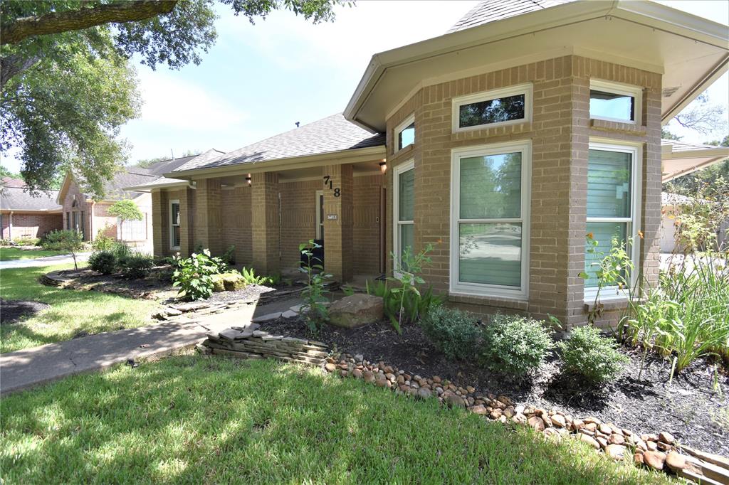 718 1 Olde Oaks Drive, Dickinson, Texas 77539, 3 Bedrooms Bedrooms, 9 Rooms Rooms,2 BathroomsBathrooms,Single-family,For Sale,Olde Oaks,69400326