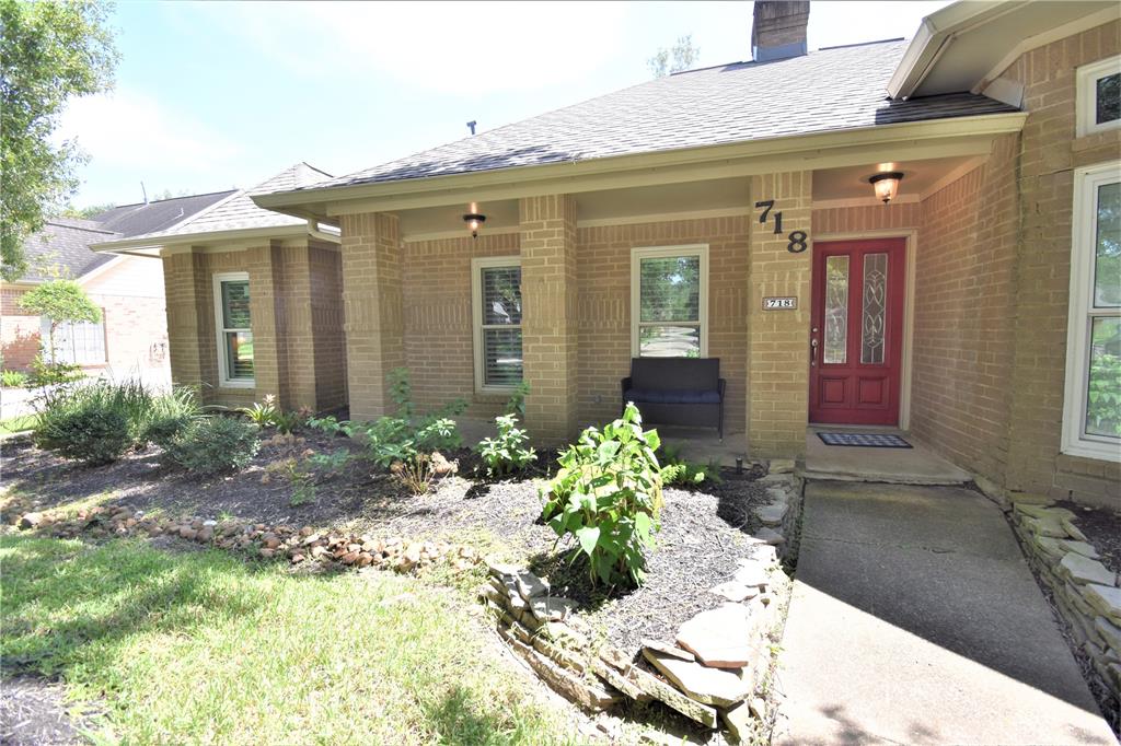 718 1 Olde Oaks Drive, Dickinson, Texas 77539, 3 Bedrooms Bedrooms, 9 Rooms Rooms,2 BathroomsBathrooms,Single-family,For Sale,Olde Oaks,69400326