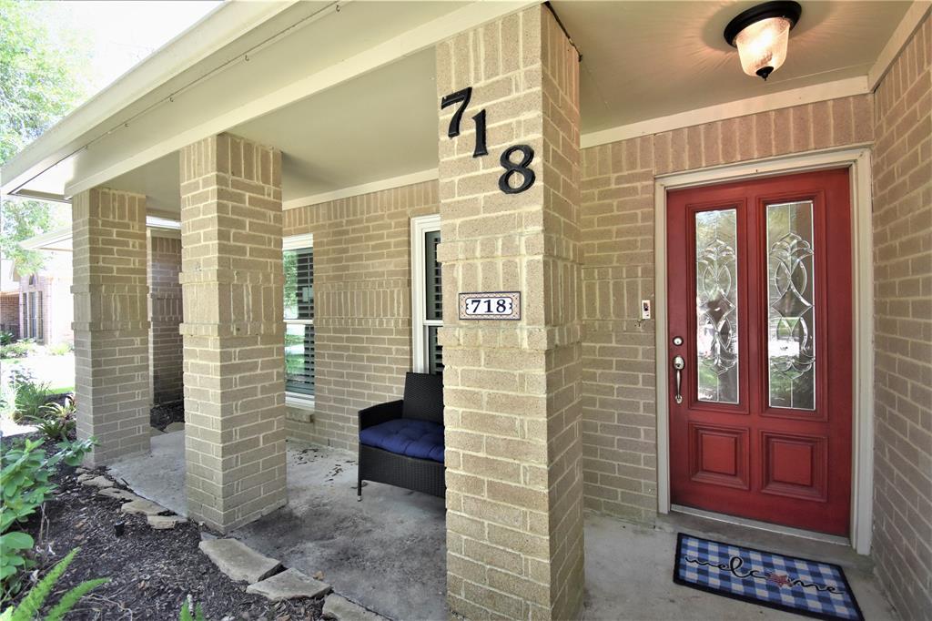 718 1 Olde Oaks Drive, Dickinson, Texas 77539, 3 Bedrooms Bedrooms, 9 Rooms Rooms,2 BathroomsBathrooms,Single-family,For Sale,Olde Oaks,69400326