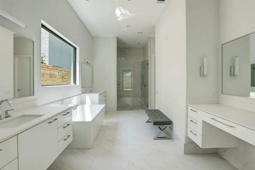 4111 1 Whitman Street, Houston, Texas 77027, 3 Bedrooms Bedrooms, 8 Rooms Rooms,3 BathroomsBathrooms,Single-family,For Sale,Whitman,56389427